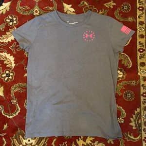 Gently used Under Armor shirt 🌸